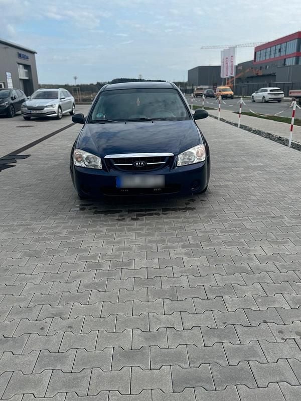 Usado Kia Cerato 105 CV (77 kW) 2006 Azul Berlina