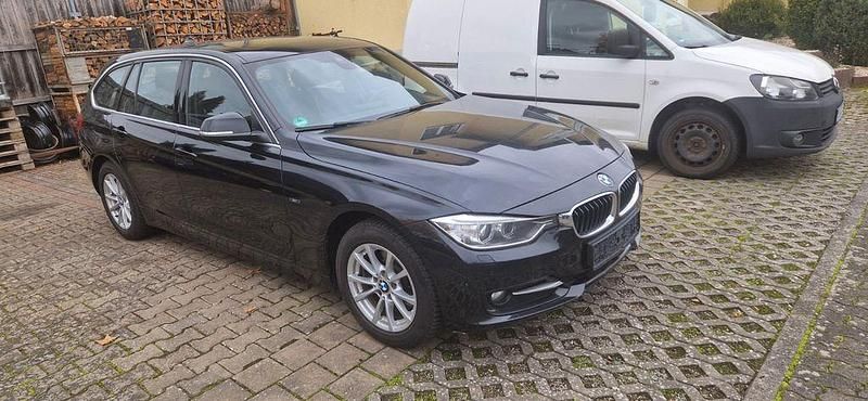 Schwarz Gebraucht 2013 BMW 320 Sport Line Kombi | 9.999 € (Fairer Preis) - Bild 1/4
