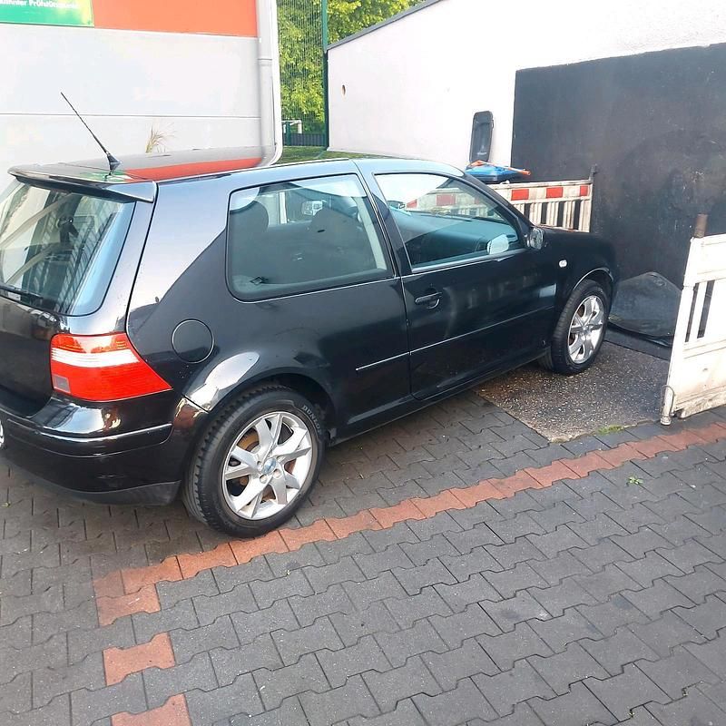 Schwarz Gebraucht 2003 VW Golf IV Sport Coupé | 1.000 € (Superpreis) - Bild 1/4