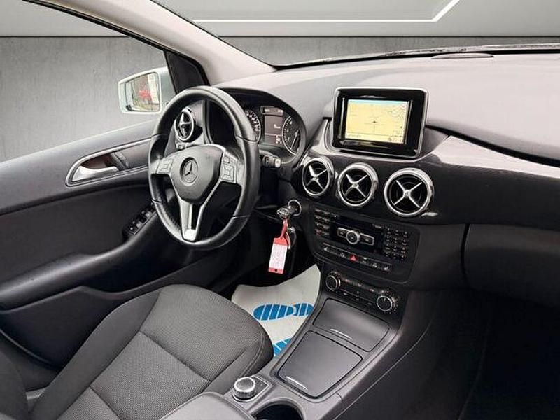 Gebraucht Mercedes B180 122 PS (89 kW) 2014 Silber Van / Kleinbus