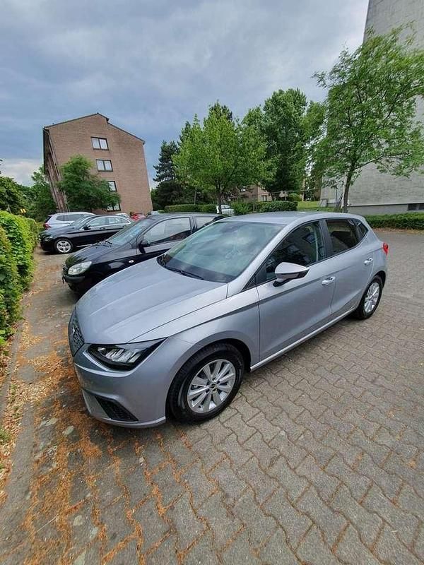 Silber Gebraucht 2023 Seat Ibiza Style Limousine | 15.250 € (Guter Preis) - Bild 1/4
