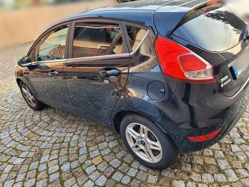 Gebraucht Ford Fiesta Titanium 101 PS (74 kW) 2015 Schwarz Limousine