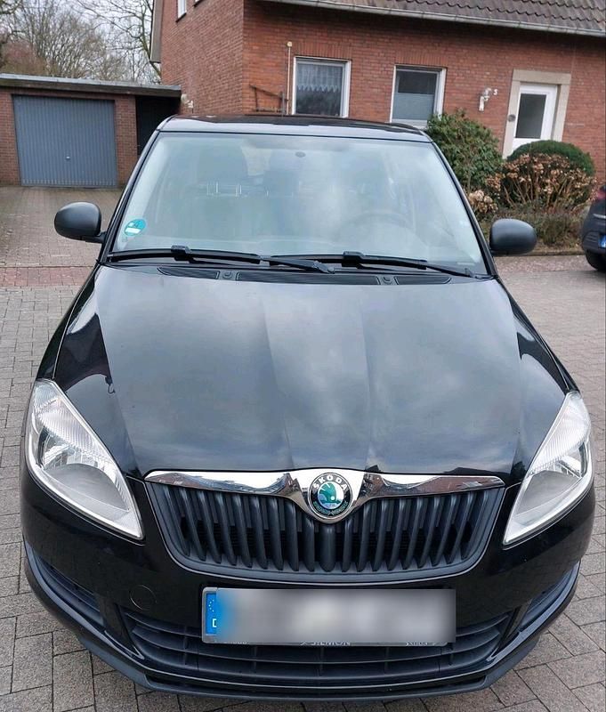 Schwarz Gebraucht 2011 Skoda Fabia Kleinwagen | 2.000 € (Fairer Preis) - Bild 1/4