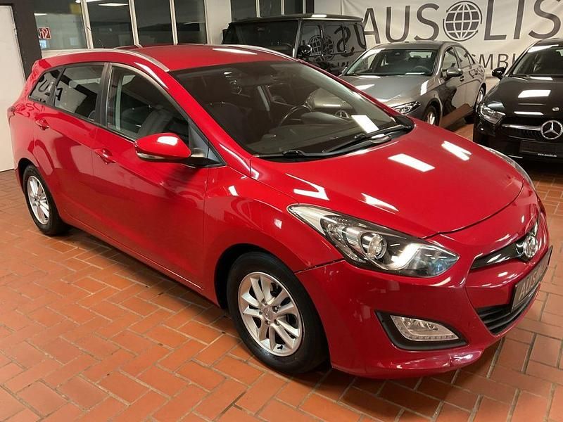 Rot Gebraucht 2013 Hyundai i30 Trend Kombi | 4.900 € (Superpreis) - Bild 1/4