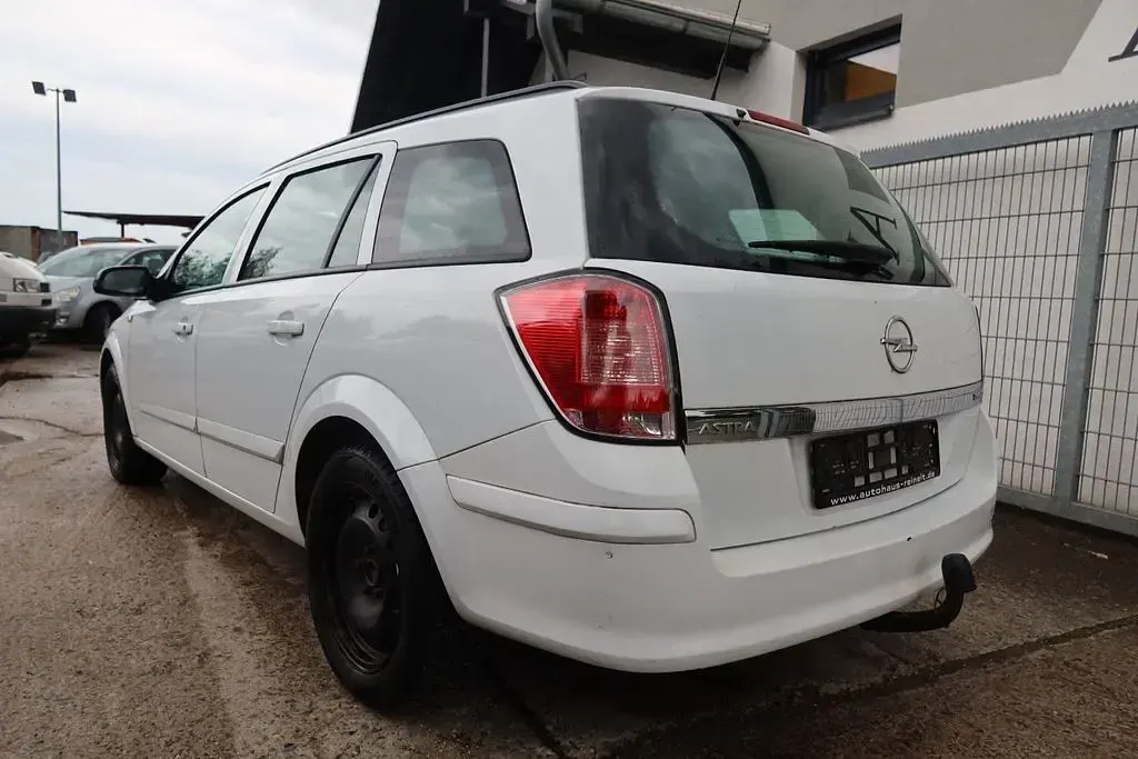 Gebraucht Opel Astra 101 PS (74 kW) 2008 Weiß Limousine