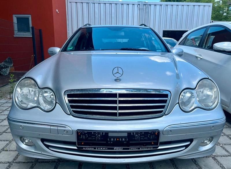 Grau Gebraucht 2005 Mercedes C220 Avantgarde Kombi | 2.900 € - Bild 1/4