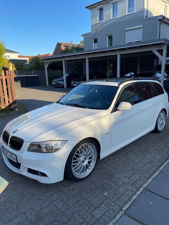 Weiß Gebraucht 2012 BMW 318 M Sport Kombi | 10.800 € (Etwas zu teuer) - Bild 1/4