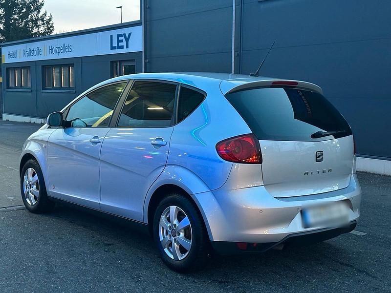 Gebraucht Seat Altea 105 PS (77 kW) 2012 Silber Limousine