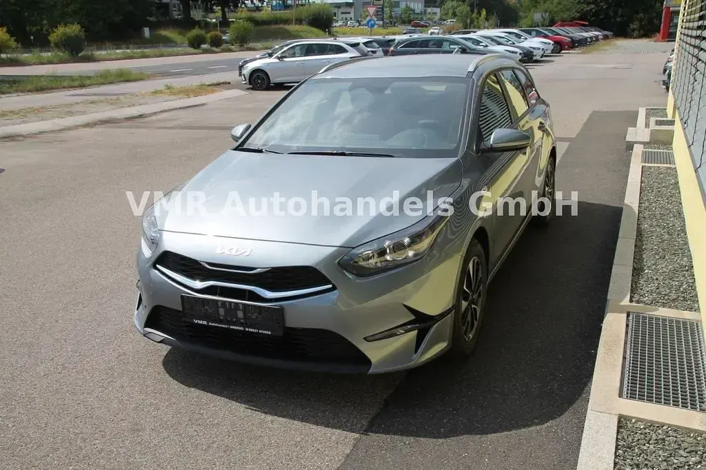 Neu Kia Ceed Sportswagon 140 PS (102 kW) 2025 Silber Kombi
