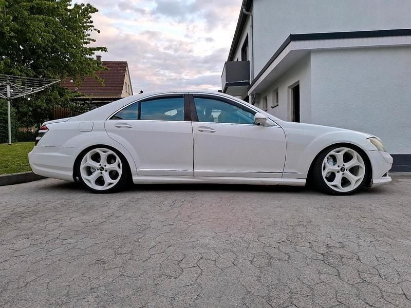 Weiß Gebraucht 2006 Mercedes S500 Limousine | 9.495 € - Bild 1/4