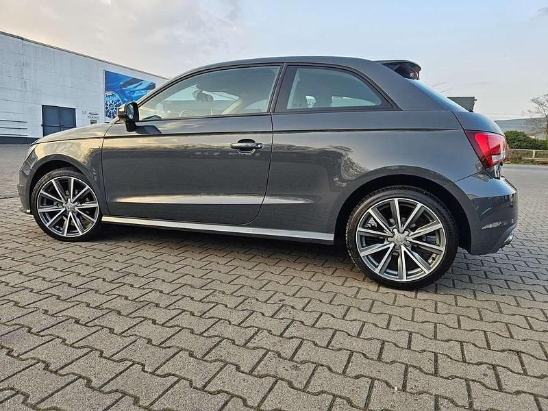 Gebraucht Audi A1 S-Line 95 PS (69 kW) 2017 Grau Kleinwagen