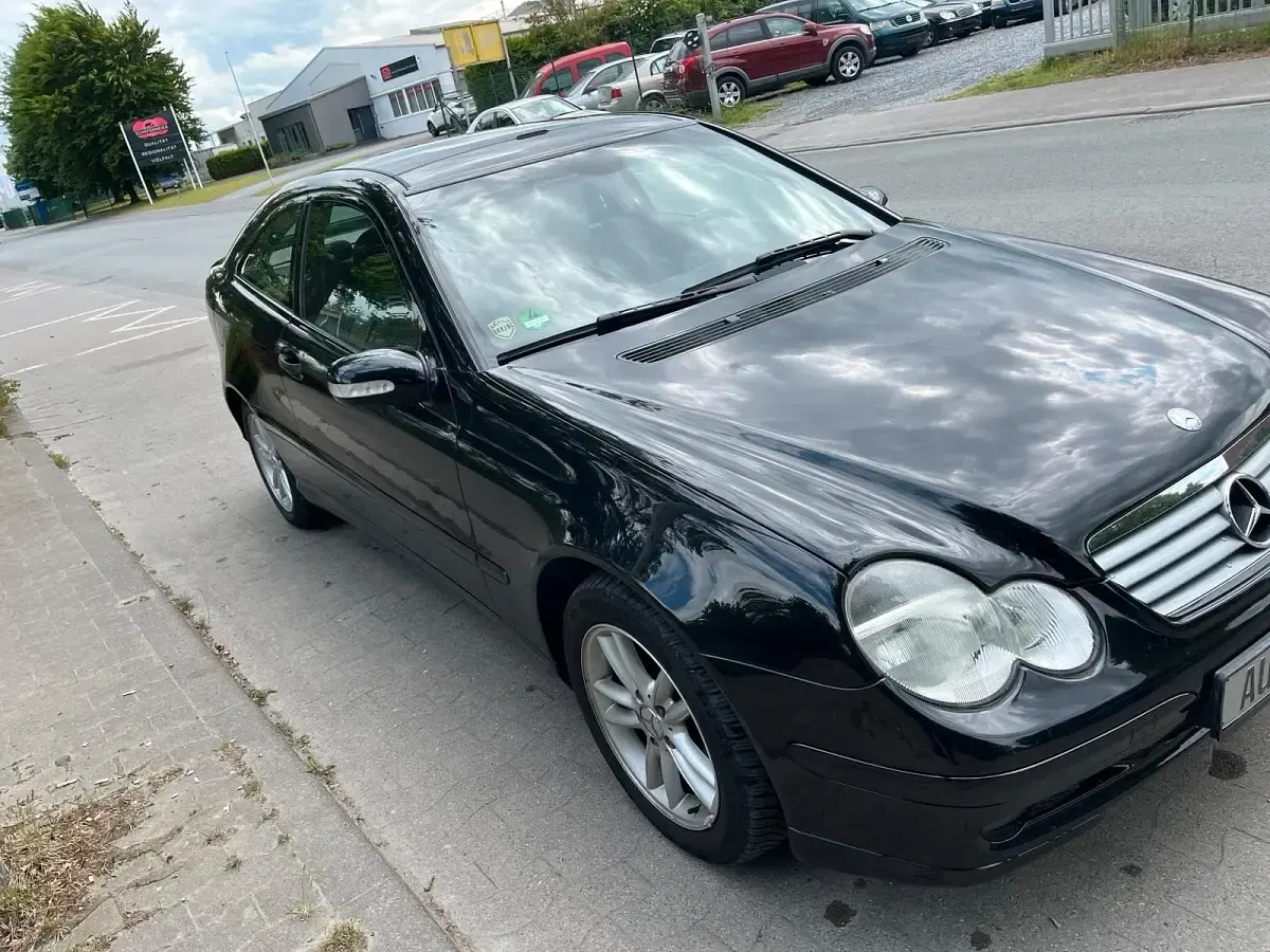 Gebraucht Mercedes C180 163 PS (119 kW) 2003 Schwarz Coupé