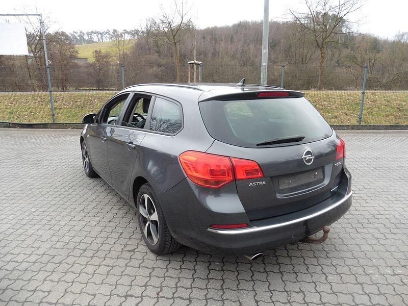 Gebraucht Opel Astra 179 PS (131 kW) 2012 Grau Kombi