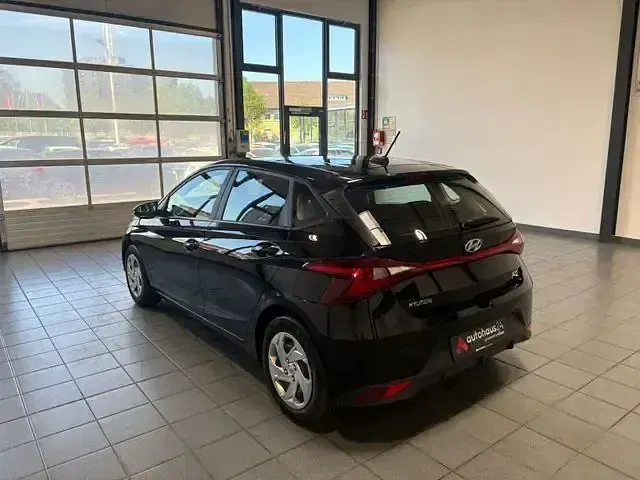 Gebraucht Hyundai i20 Select 84 PS (61 kW) 2022 Schwarz Kleinwagen