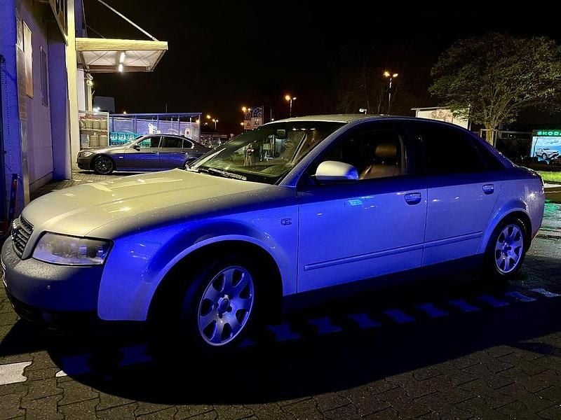Silber Gebraucht 2002 Audi A4 Performance Limousine | 2.000 € (Superpreis) - Bild 1/4