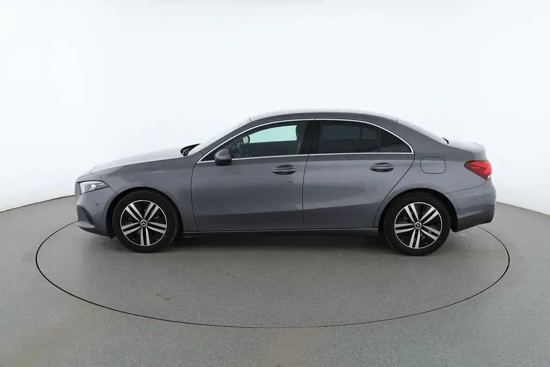Gebraucht Mercedes A200 Progressive 163 PS (119 kW) 2021 Grau Limousine