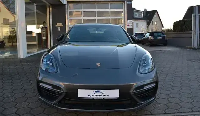 Gebraucht Porsche Panamera Turbo 549 PS (403 kW) 2017 Grau Kleinwagen