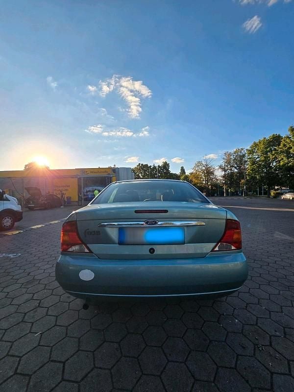 Gebraucht Ford Focus 101 PS (74 kW) 2000 Limousine