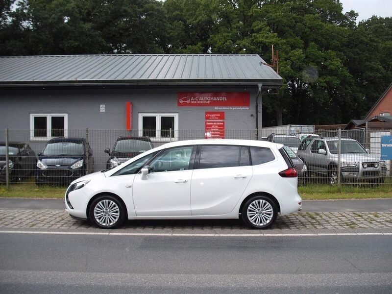 Weiß Gebraucht 2015 Opel Zafira Tourer Edition Van / Kleinbus | 7.199 € (Guter Preis) - Bild 1/4