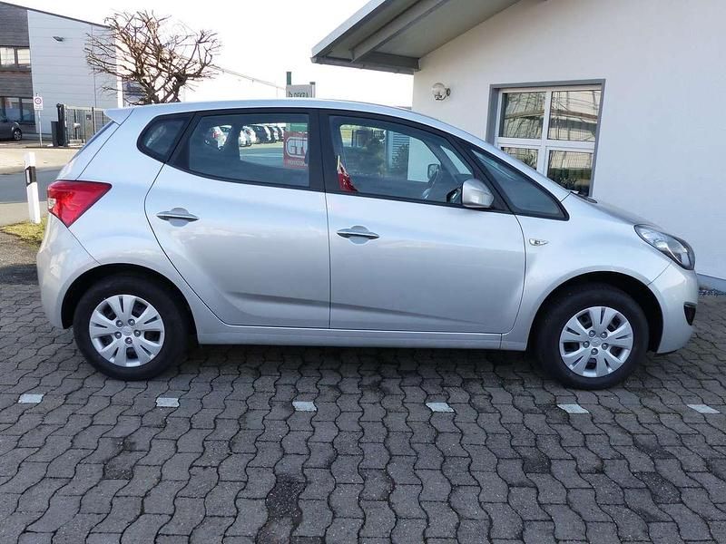 Gebraucht Hyundai ix20 Edition 90 PS (66 kW) 2012 Sleek silver Kleinwagen