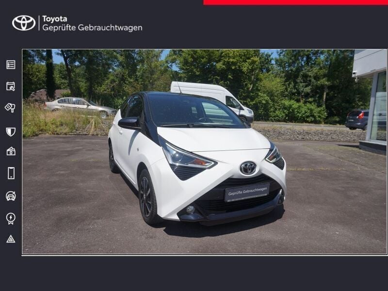 Schneeweiß Gebraucht 2021 Toyota Aygo Kleinwagen | 11.990 € (Fairer Preis) - Bild 1/4