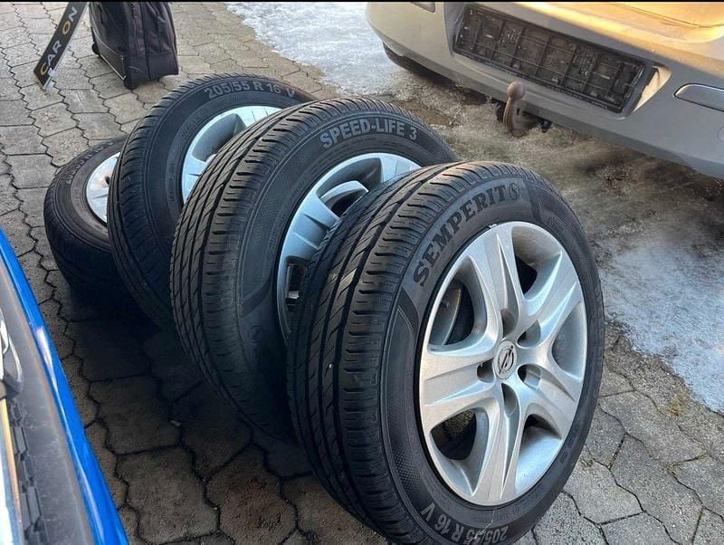 Gebraucht Opel Astra Edition 116 PS (85 kW) 2009 Silber Kleinwagen