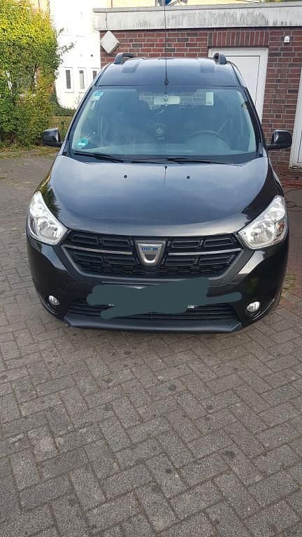 Schwarz Gebraucht 2018 Dacia Dokker Van | 7.900 € (Fairer Preis) - Bild 1/4
