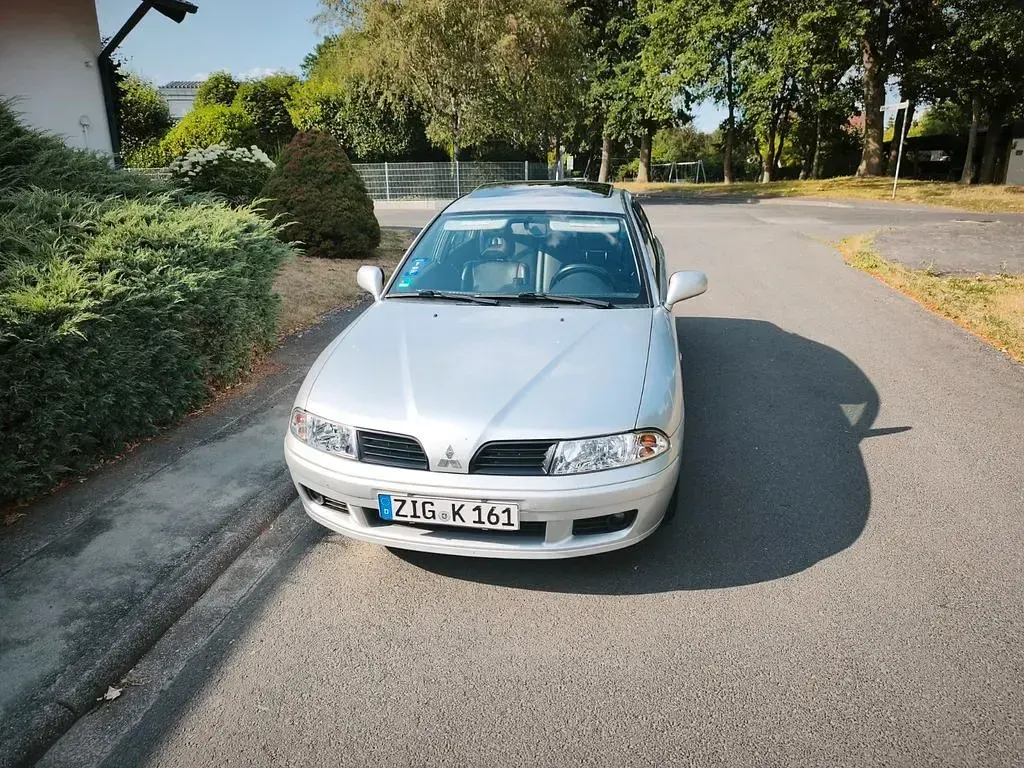 Gebraucht Mitsubishi Carisma 125 PS (91 kW) 2004 Silber Limousine