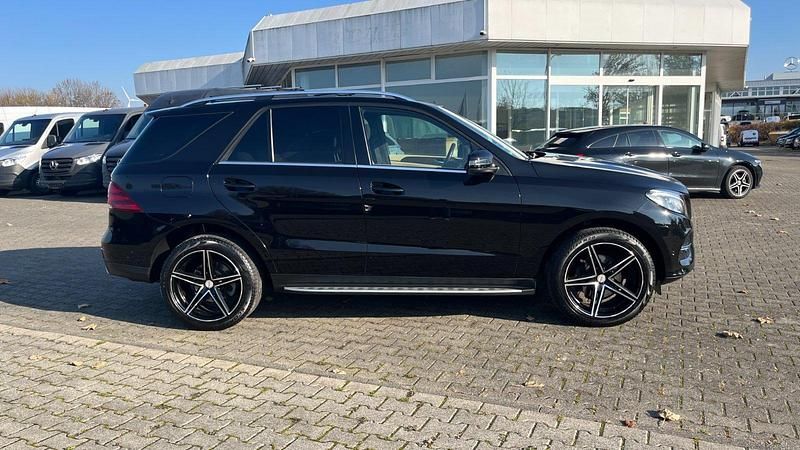 Gebraucht Mercedes GLE250 204 PS (150 kW) 2016 Schwarz SUV