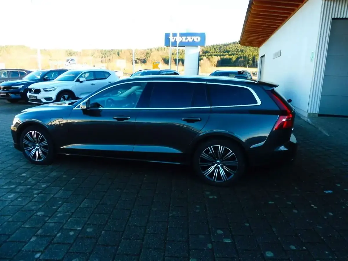 Gebraucht Volvo V60 257 PS (189 kW) 2025 Grau Kombi