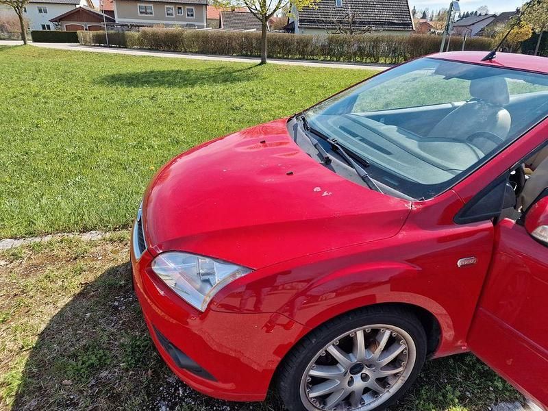 Gebraucht Ford Focus Cabriolet 145 PS (106 kW) 2008 Rot Cabrio