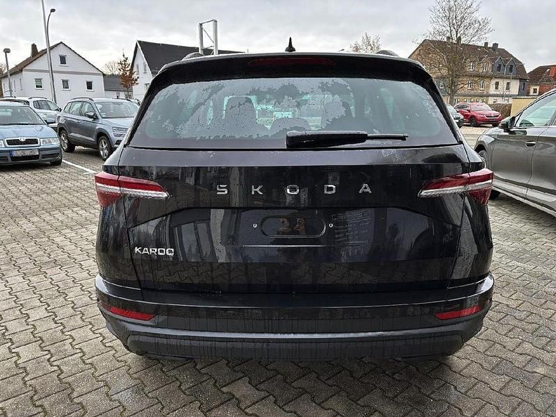 Neu Skoda Karoq Selection 150 PS (110 kW) 2025 Schwarzmagic perleffekt SUV