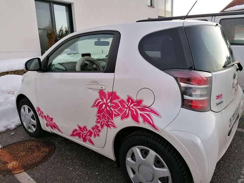 Gebraucht Toyota iQ 68 PS (50 kW) 2009 Weiß Kleinwagen