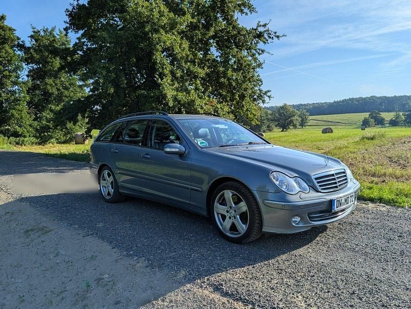 Grau Gebraucht 2005 Mercedes C280 Avantgarde Kombi | 4.150 € (Superpreis) - Bild 1/4