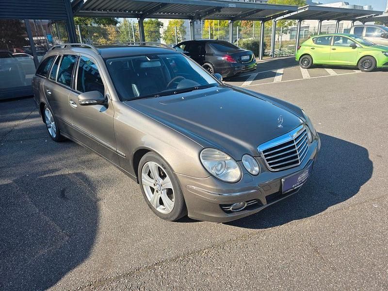 Grau Gebraucht 2006 Mercedes E350 Kombi | 5.400 € (Fairer Preis) - Bild 1/4