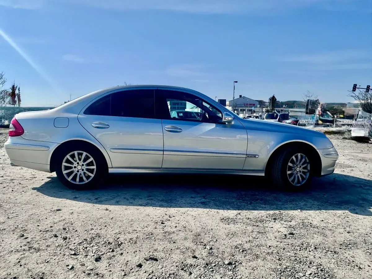 Gebraucht Mercedes E320 Elegance 224 PS (164 kW) 2008 Silber Limousine