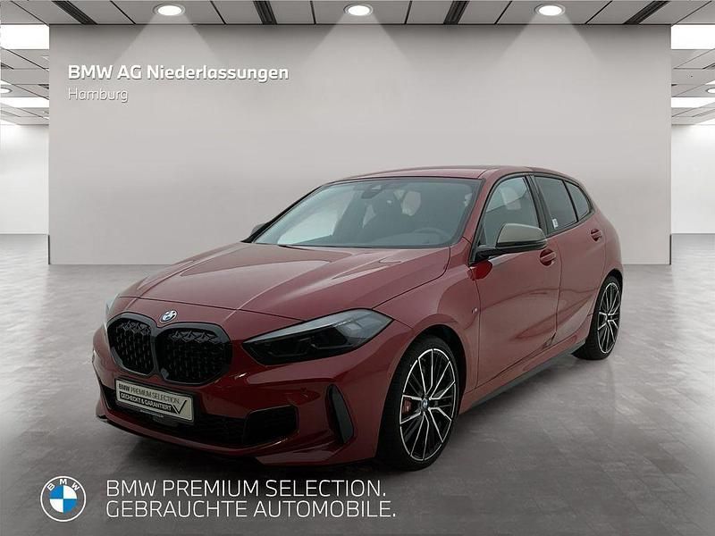 Rot Gebraucht 2024 BMW M135 Comfort Edition Kleinwagen | 37.909 € (Fairer Preis) - Bild 1/4