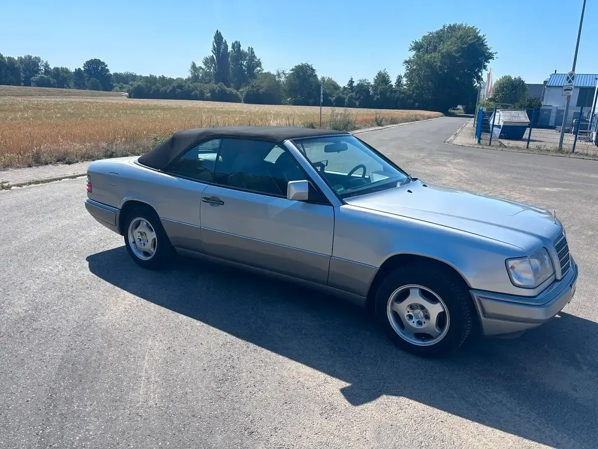 Gebraucht Mercedes E200 136 PS (100 kW) 1996 Silber Cabrio