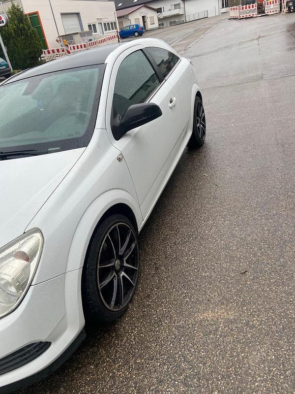 Gebraucht Opel Astra 90 PS (66 kW) 2009 Weiß Coupé