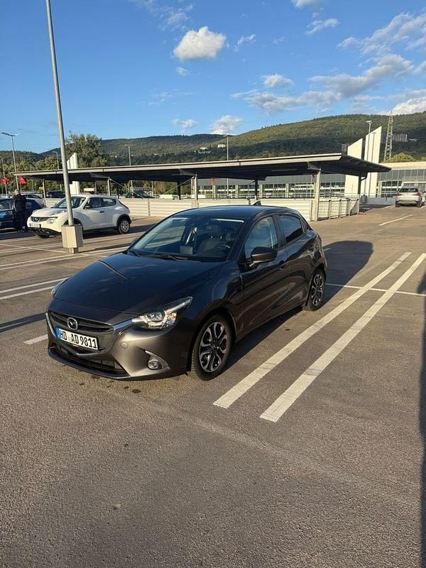Grau Gebraucht 2017 Mazda 2 Kleinwagen | 11.100 € (Fairer Preis) - Bild 1/4