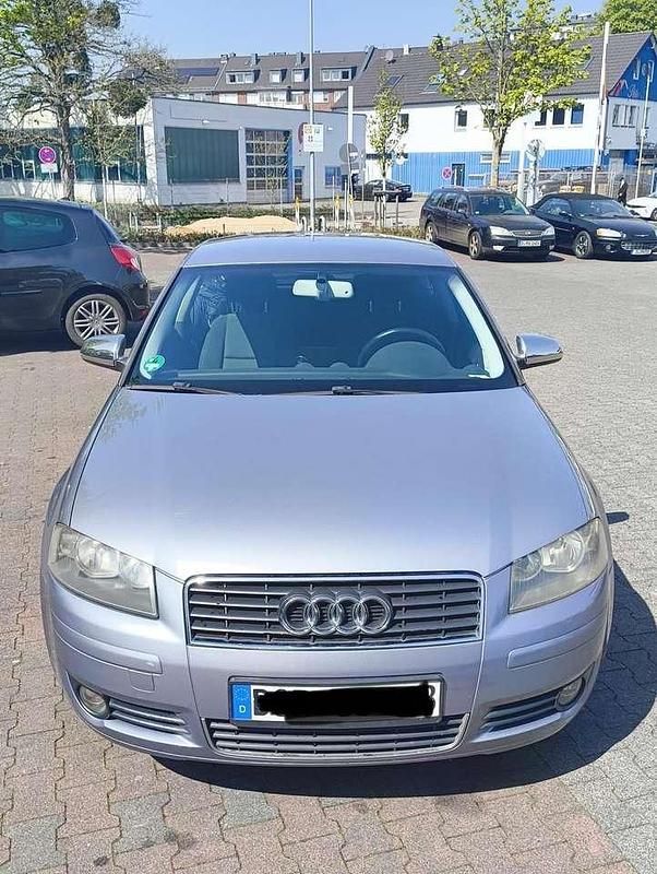 Grau Gebraucht 2003 Audi A3 Attraction Kleinwagen | 1.400 € (Etwas zu teuer) - Bild 1/4