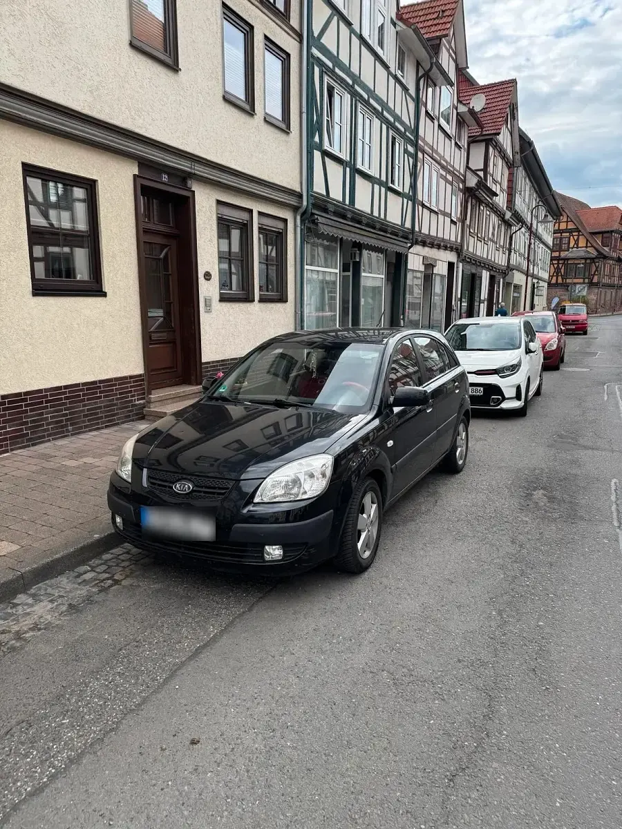 Gebraucht Kia Rio 71 PS (52 kW) 2008 Schwarz Kleinwagen