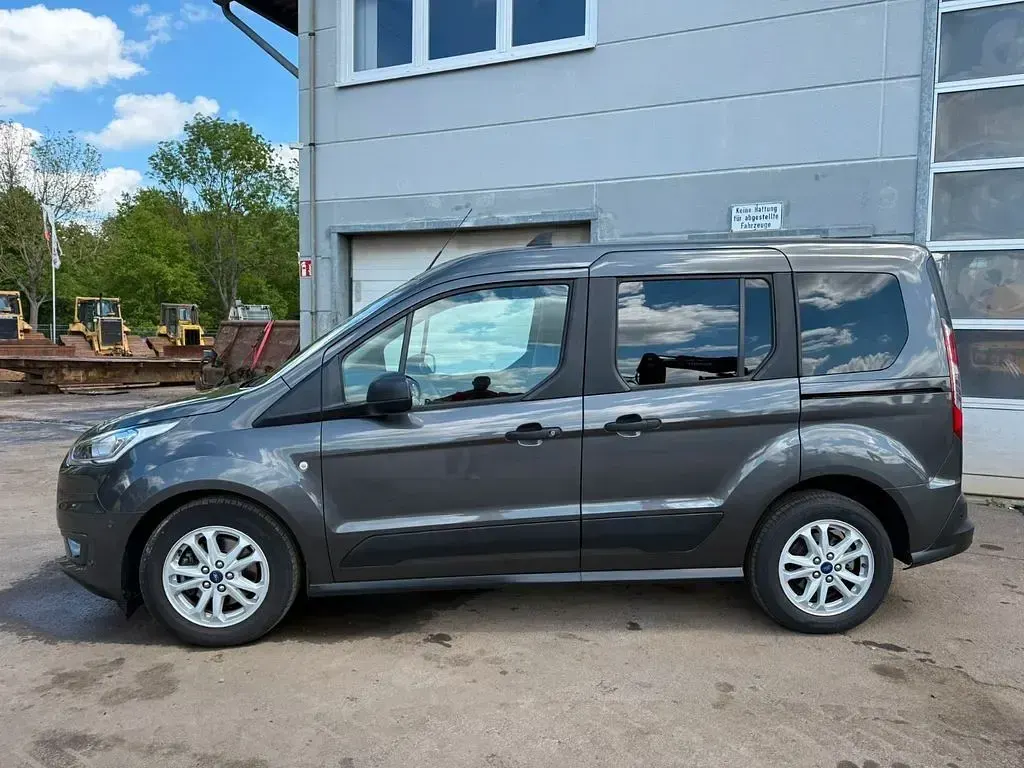 Gebraucht Ford Tourneo 120 PS (88 kW) 2021 Van / Kleinbus