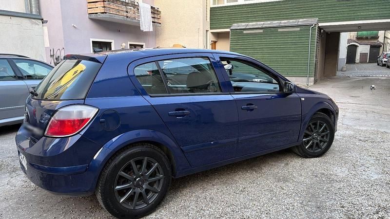 Gebraucht Opel Astra 101 PS (74 kW) 2005 Schwarz Limousine