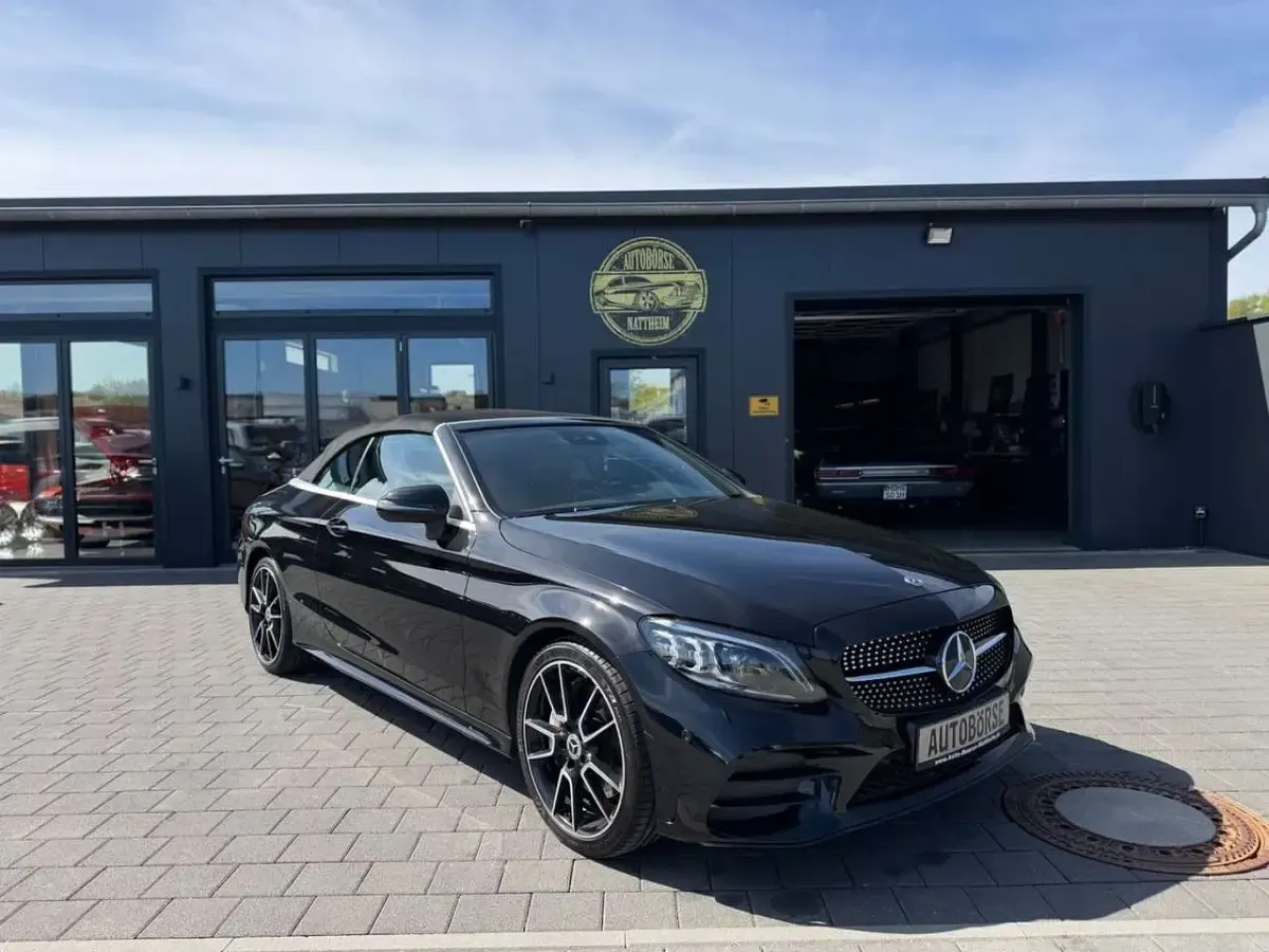 Gebraucht Mercedes C300 AMG 258 PS (189 kW) 2019 Obsidianschwarz Cabrio