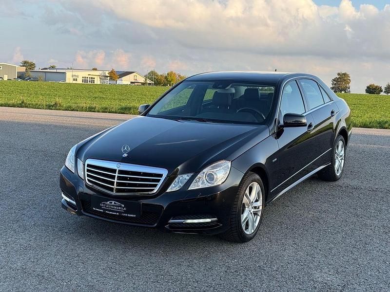 Schwarz Gebraucht 2011 Mercedes E250 Limousine | 14.990 € (Etwas zu teuer) - Bild 1/4