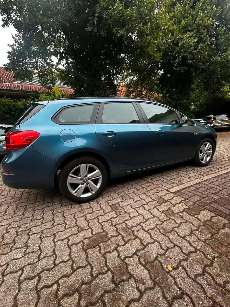 Gebraucht Opel Astra 136 PS (100 kW) 2014 Blau Kombi
