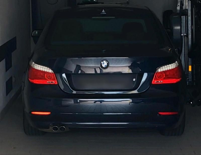 Gebraucht BMW 525 197 PS (144 kW) 2008 Blau Limousine