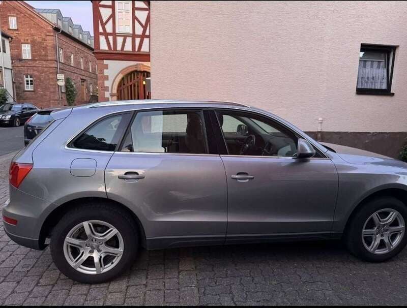 Grau Gebraucht 2009 Audi Q5 SUV | 7.950 € (Superpreis) - Bild 1/4