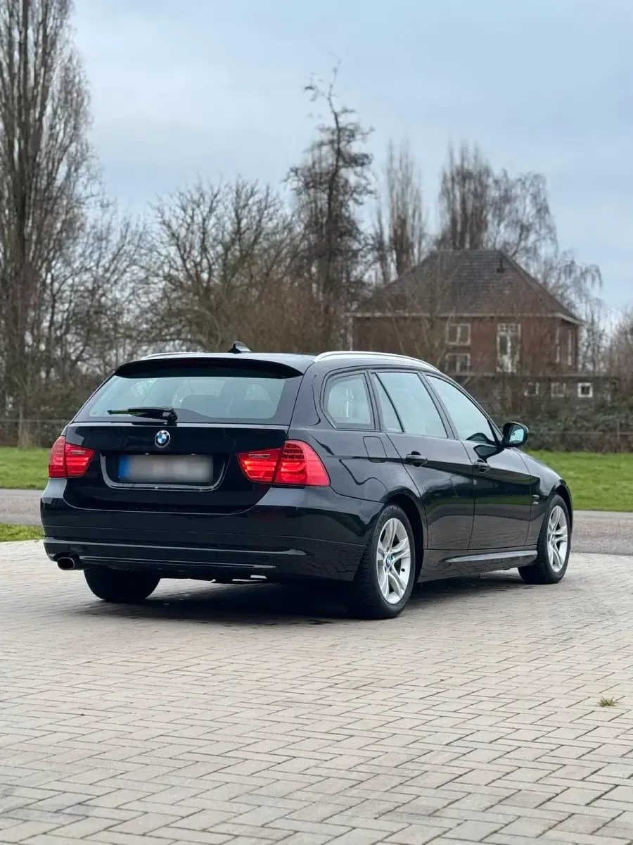 Second-hand BMW 320 235 CP (172 kW) 2012 Negru Break